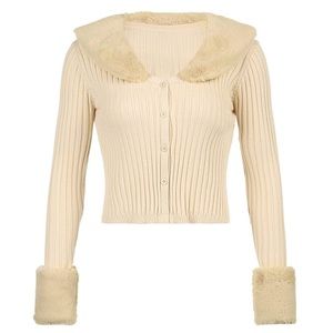 Fluffy long sleeve V-neck with attachable fur